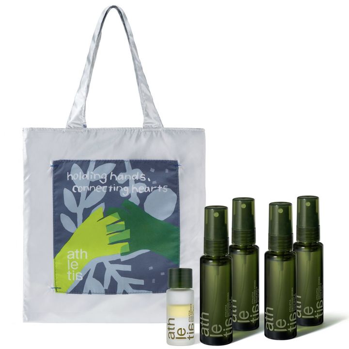 ルームミスト＆ボディケア ホリデーキット 2024 ￥6,930（10月25日より限定発売） ※セット内容／スイッチング アロマルームミストセット 30ml×4種、デュアルエッセンス ボディオイル 10ml、シルバートートバッグ