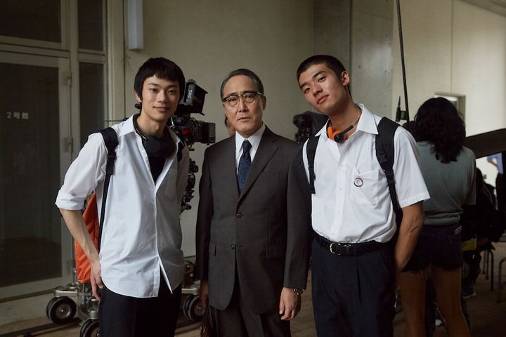 校長のスポーツカーを“直立”…強烈なインパクト残すシーンの舞台裏とは？ 数々の海外映画祭で話題呼ぶ『HAPPYEND』メイキング映像