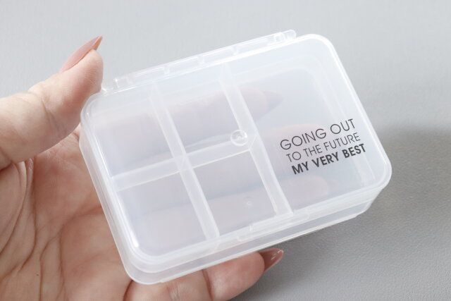 ダイソー ピルケース（両面収納タイプ、モノトーン）