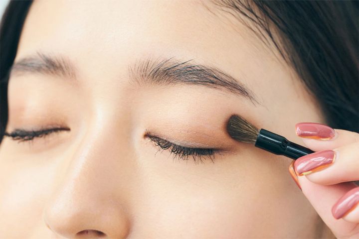 山本舞香のBeauty Script みちょぱ ブラウントーンのアイメイク