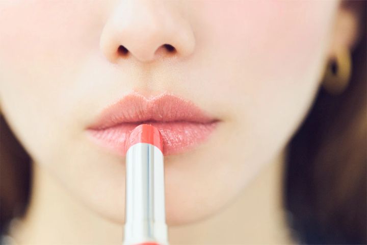 山本舞香のBeauty Script 山本舞香 HOW TO MAKE-UP③ リップを重ね塗り