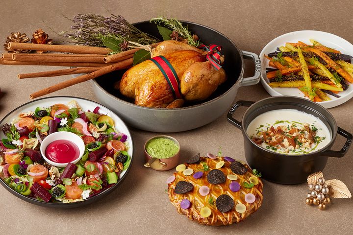 「名水赤鶏のオーブン焼き ハーブバターと共に」40000 円（2～4 人前）