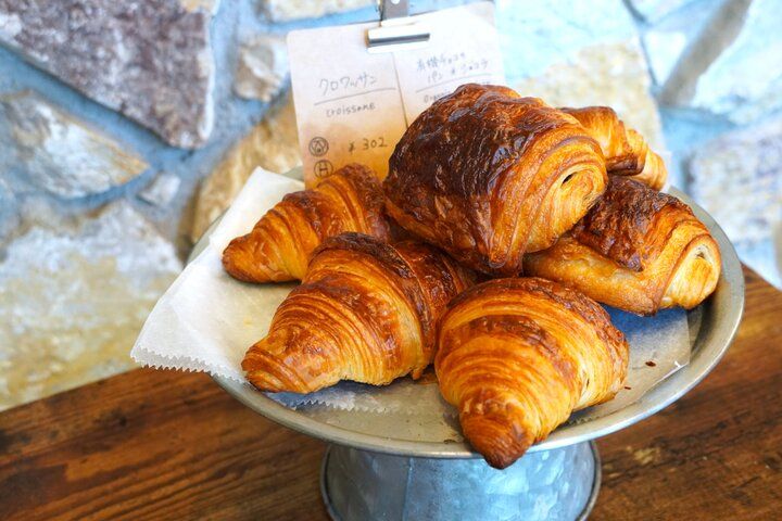 石臼で挽く小麦の香りと旨味が魅力♪鎌倉の路地沿いにたたずむベーカリー「BREAD IT BE」