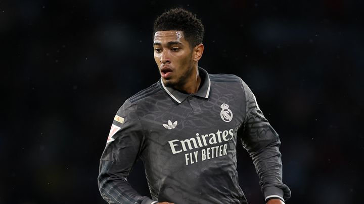 adidasと契約する世界的スター、かっこいいシグネチャースパイクの着用を開始！大正義の「ブラック×ゴールド」