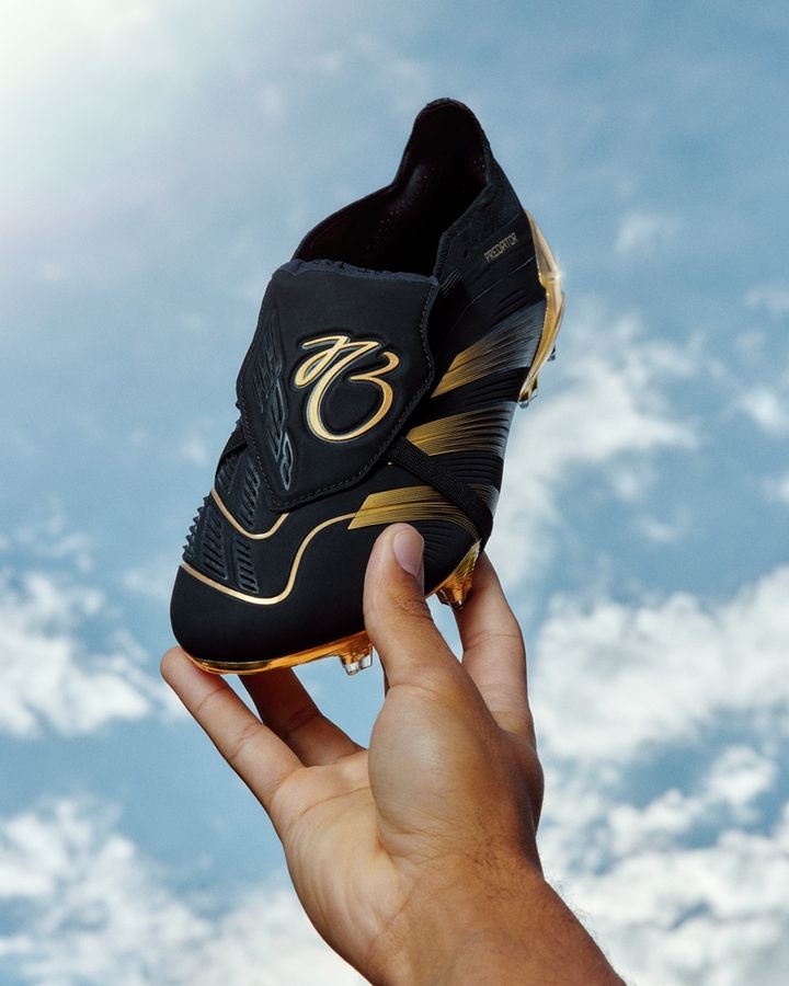 adidasと契約する世界的スター、かっこいいシグネチャースパイクの着用を開始！大正義の「ブラック×ゴールド」