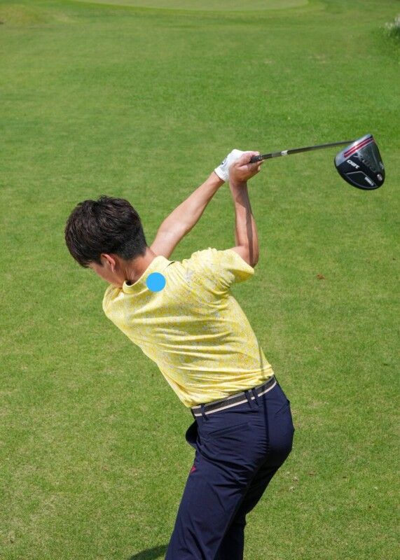 スイングの軸ブレを防ぐには？絶対に“首の付け根”を動かさない