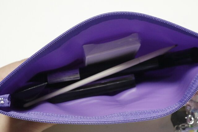 ダイソー ビニールフラットポーチ（3ポケット） 収納力