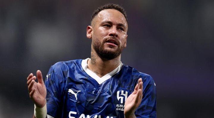 ネイマール、靱帯断裂から1年ぶりに復帰！妻子も見つめる