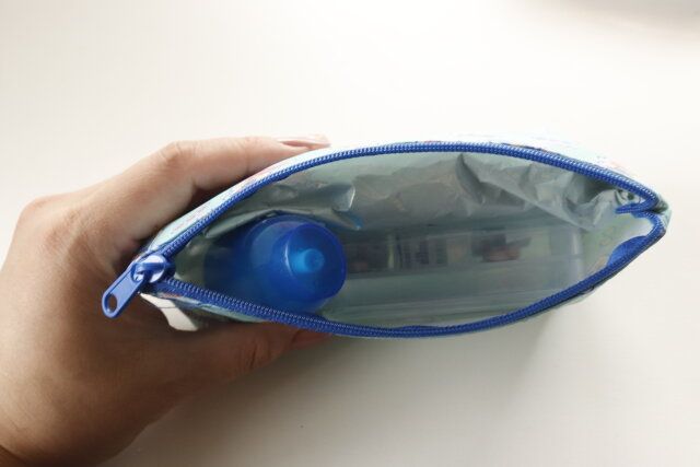 ダイソーのたっぷり入る舟形ポーチ M／X ミント