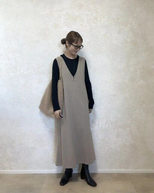 2024秋冬ユニクロブラッシュドジャージージャンパースカートお手本コーデ