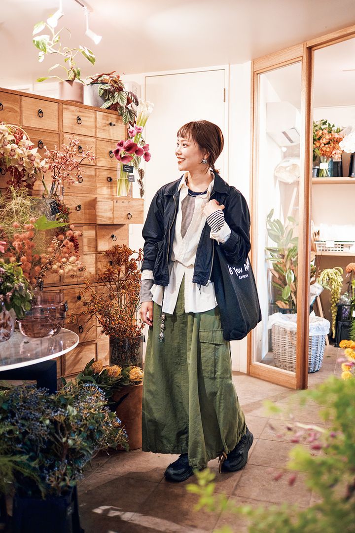 秋のおしゃれは重ね着で。ストレスフリーで過ごせる楽ちんさも意識【目利きが集うお店でスナップ】