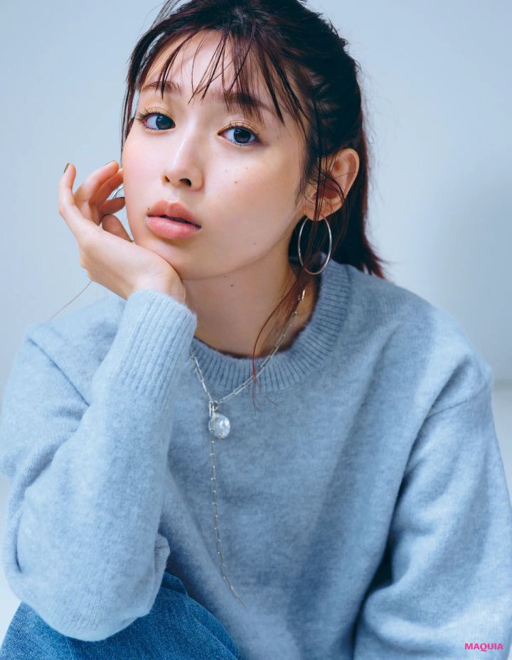 白石聖×ユニクロニットを着る日の洒落見えメイク。スフレヤーンには遊び心をプラス_10