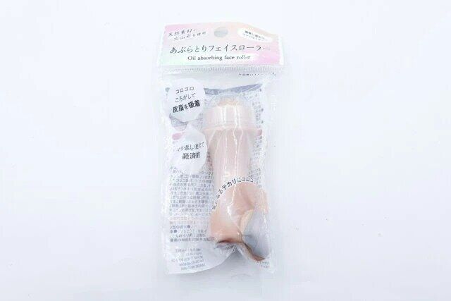 セリア あぶらとりフェイスローラー パッケージ