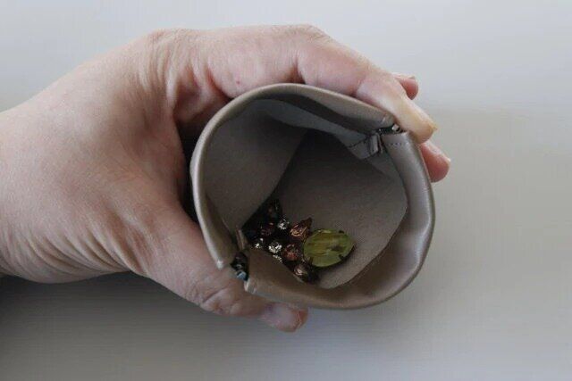 セリア バネ口 ミニポーチ ベーシックロゴ