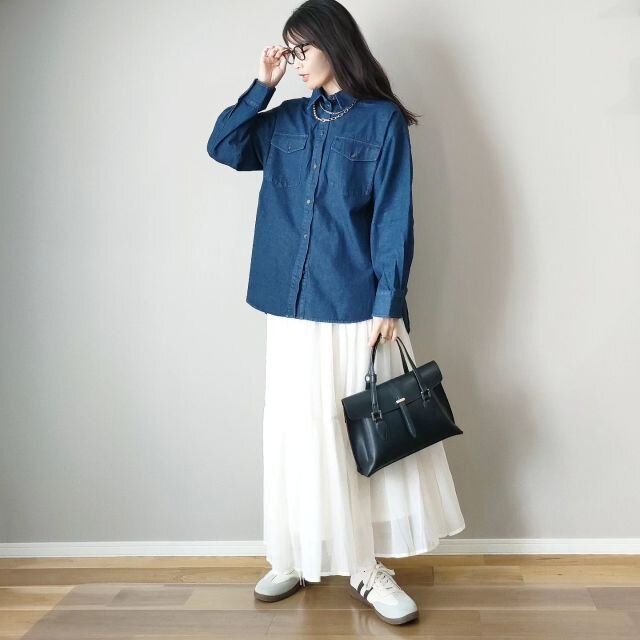 2024秋女性におすすめ白スカートコーデ