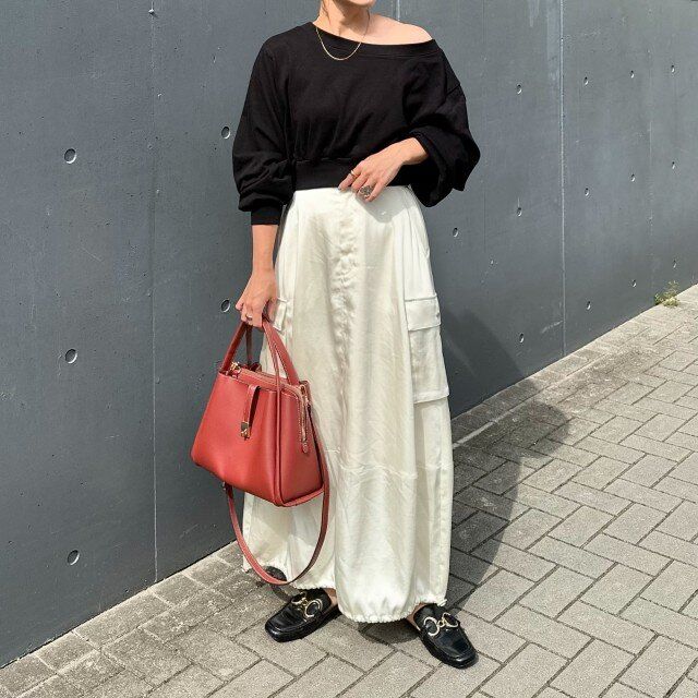 2024秋女性におすすめバルーンスカートコーデ