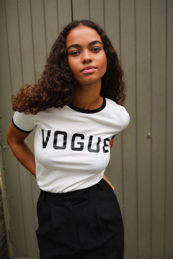 『VOGUE』チームロゴ Tシャツ ホワイト × ブラック ¥11,000