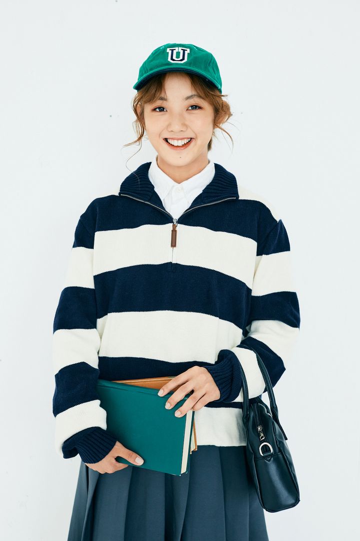 ハンパ丈のプリーツスカートが新鮮！ルーズなプレッピースタイル【FUDGE FRIEND おしゃれさんの毎日コーディネート vol.445｜鈴木楽々】