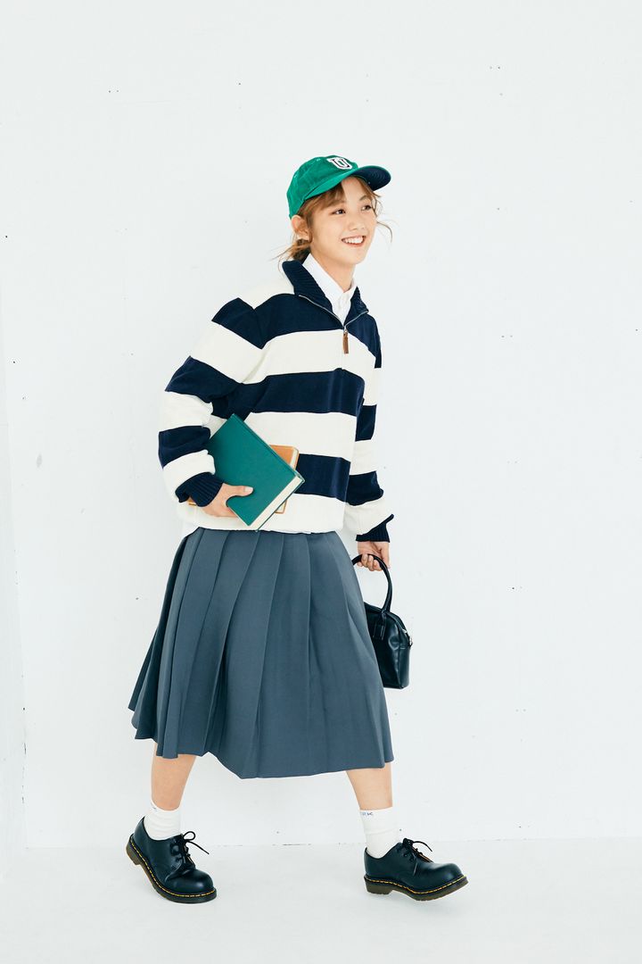 ハンパ丈のプリーツスカートが新鮮！ルーズなプレッピースタイル【FUDGE FRIEND おしゃれさんの毎日コーディネート vol.445｜鈴木楽々】