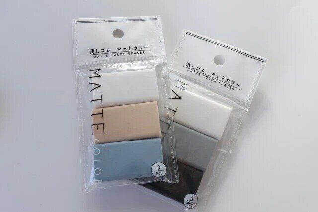 セリアの消しゴム マットカラー 3個入