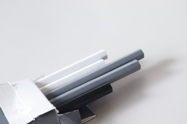 セリアのモノトーンカラー鉛筆3