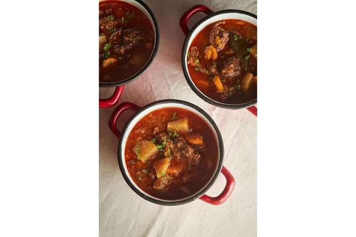 牛肉の旨味が詰まった“グヤーシュスープ”