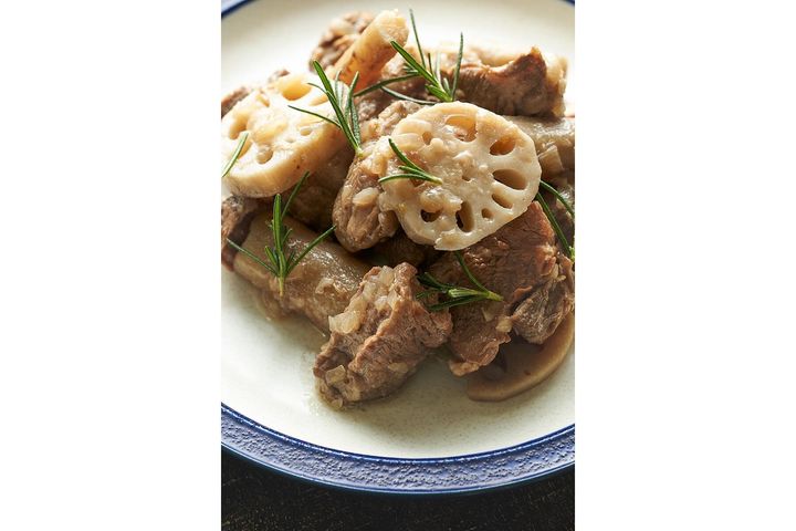 シェリー酒香る“豚肉と根菜のシェリー酒煮込み”