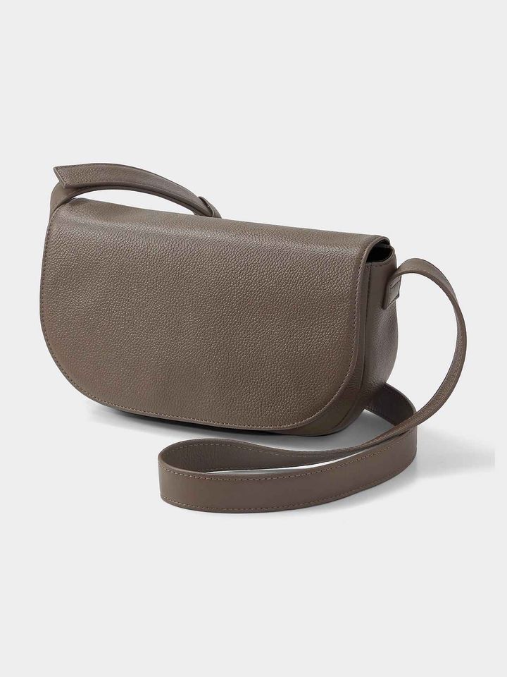 画像1: 出典：GU