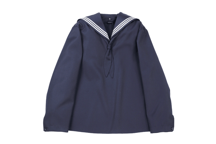 〈エンポリオ アルマーニ〉のセーラーシャツ