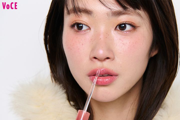 【3】 リップはオーバーめにのせる