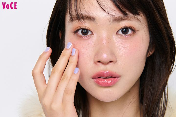 【1】 逆三角形にチークをのせる