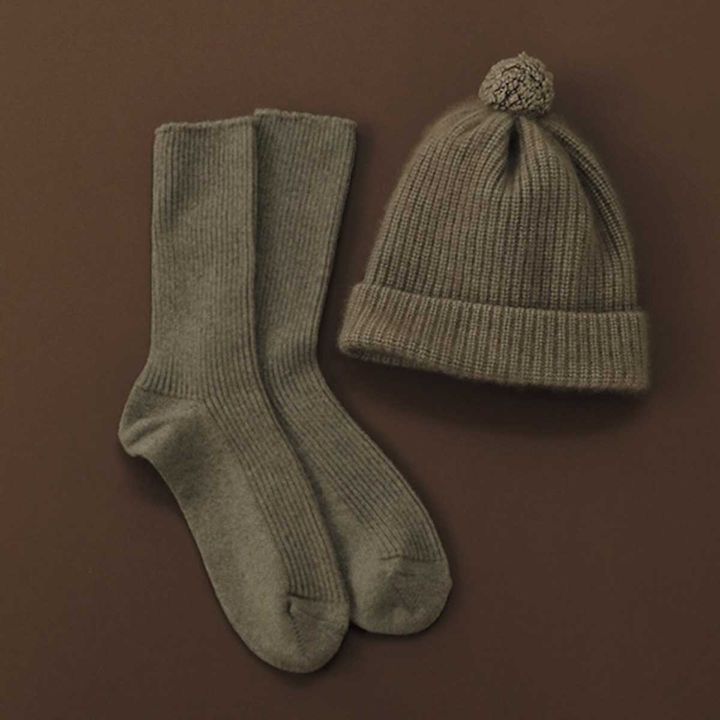 靴下とナイトキャップ風の帽子