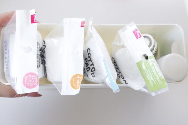 ダイソーの取り出しやすい小物収納ケースに小物を収納