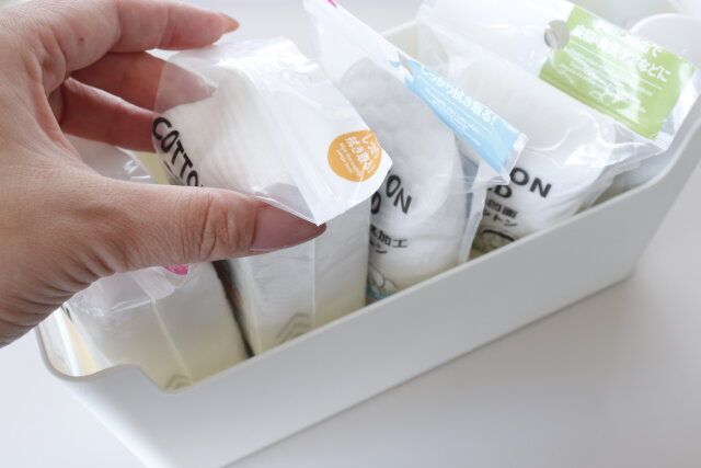 ダイソーの取り出しやすい小物収納ケースに小物を収納2