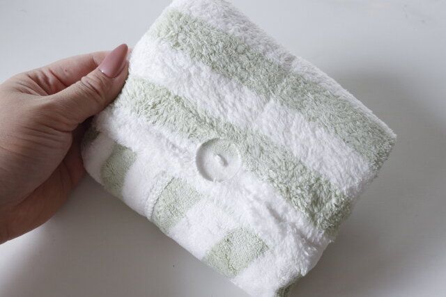ダイソーのヘアターバンタオルを畳んだ状態