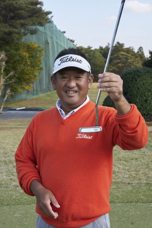 シニアプロの“パターの握り方”とは？左手人さし指に秘訣あり