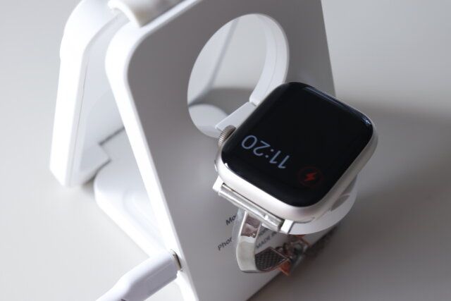 スリーコインズ 3in1ワイヤレスチャージャー Apple Watch