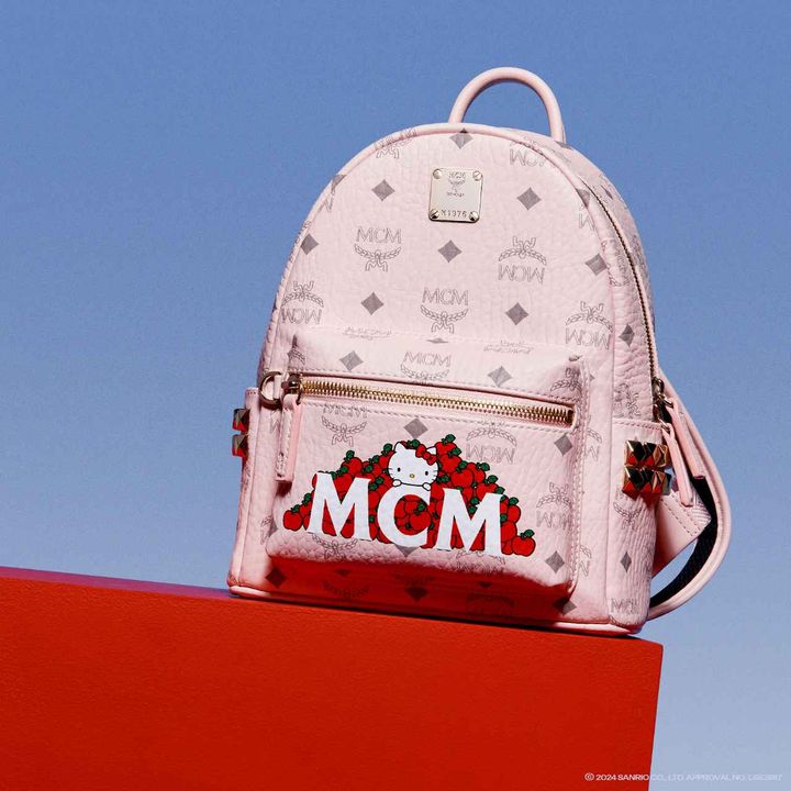 MCM × ハローキティ プリント クロップドジップフーディー Mサイズ
