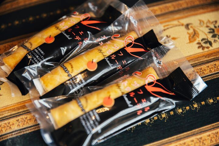 青森「ウィーン菓子 シュトラウス」のエレガントな空間で、本場仕込みのザッハトルテを