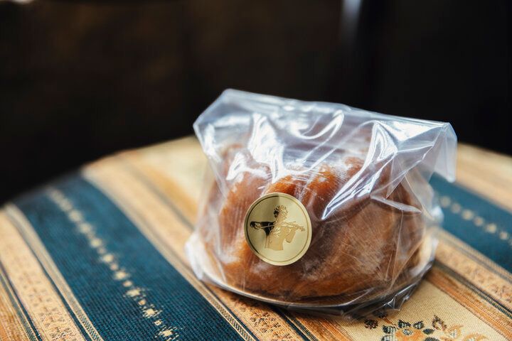 青森「ウィーン菓子 シュトラウス」のエレガントな空間で、本場仕込みのザッハトルテを