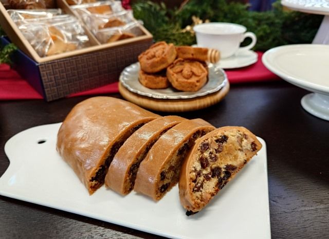 東京都杉並区・「ミエラティエ」クリスマスラインナップ2024「シュトーレン ミエル」（内覧会の様子）