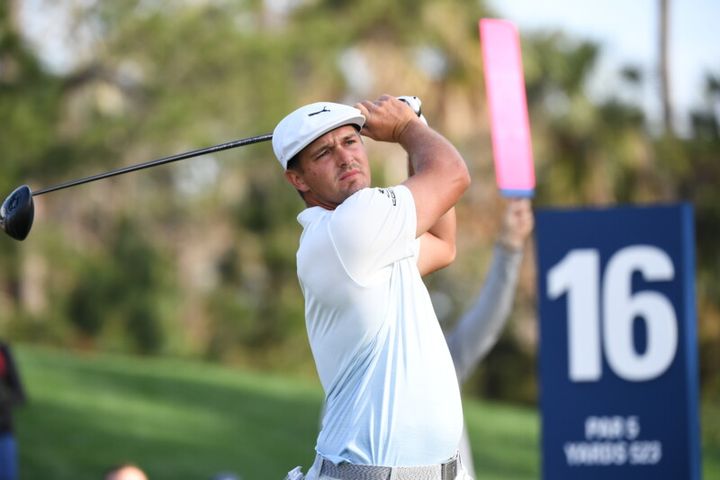 デシャンボーが学んだ飛距離アップ理論！ダイナミックな足使いで飛ばす