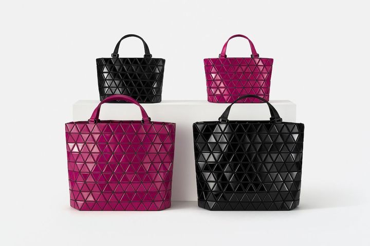 Handbag ¥139,700(H300×W350×D135) Small Handbag ¥115,500(H165×W290×D110) カラー_WINE RED, BLACK