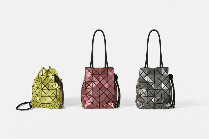 Shoulder bag ¥62,700(H235 x W155 x D80) カラー_YELLOW, BURGUNDY, GUNMETAL