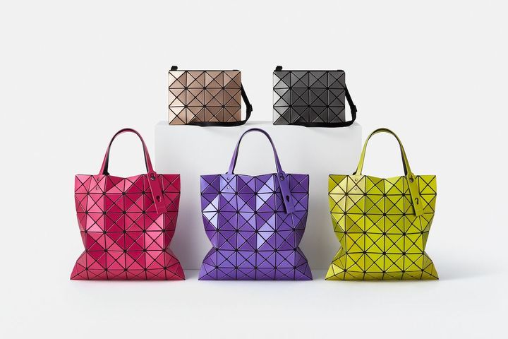 Tote bag ¥47,300(H340 x W340) Shoulder bag ¥34,100(H170 x W230) カラー_PINK, LIGHT BROWN, PURPLE,GUNMETAL, YELLOW