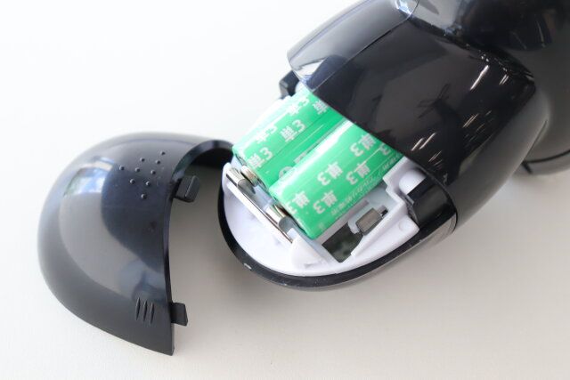 ダイソーの使いやすい電池式毛玉取り