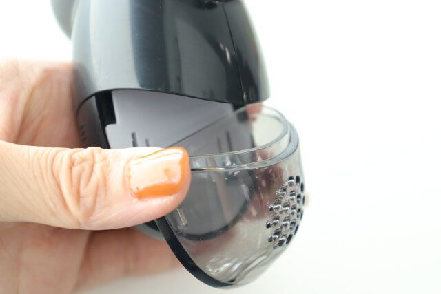 ダイソーの掃除しやすい電池式毛玉取り