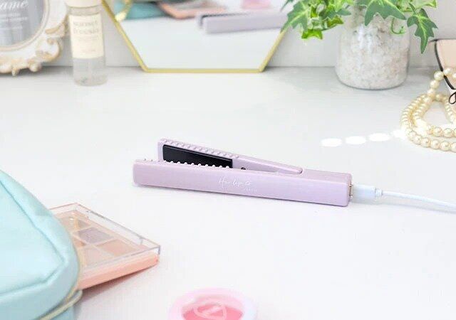 小嶋陽菜さんプロデュース Her lip to [ハーリップトゥ] USB給電式 カールもできる 1台2役のポータブルストレートヘアアイロン