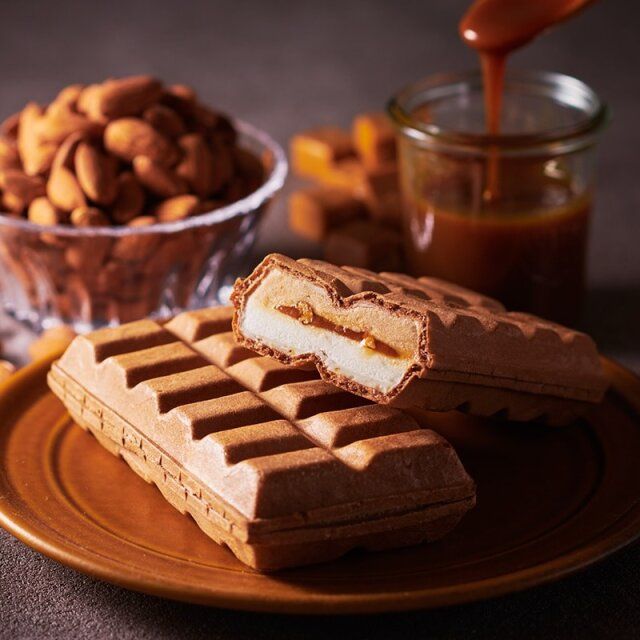 シャトレーゼの贅沢なDESSERTモナカ 北海道産発酵バターとアーモンドのフロランタン4個入