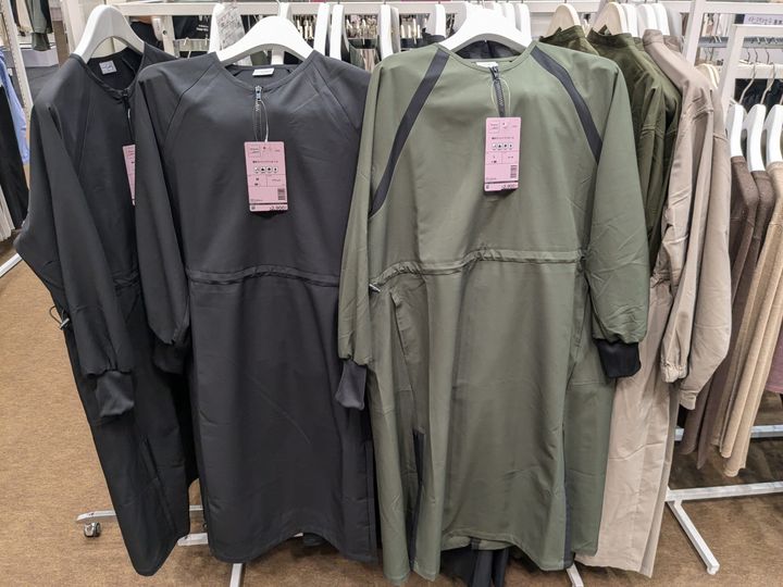 撥水スリットワンピース